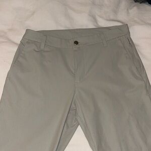 Lululemon Commission Classic 30x30 Light Khaki Warpstreme